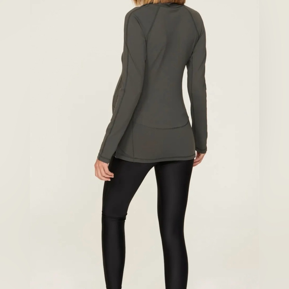 Soon Mternity Active Maternity Top - Picture 2 of 10